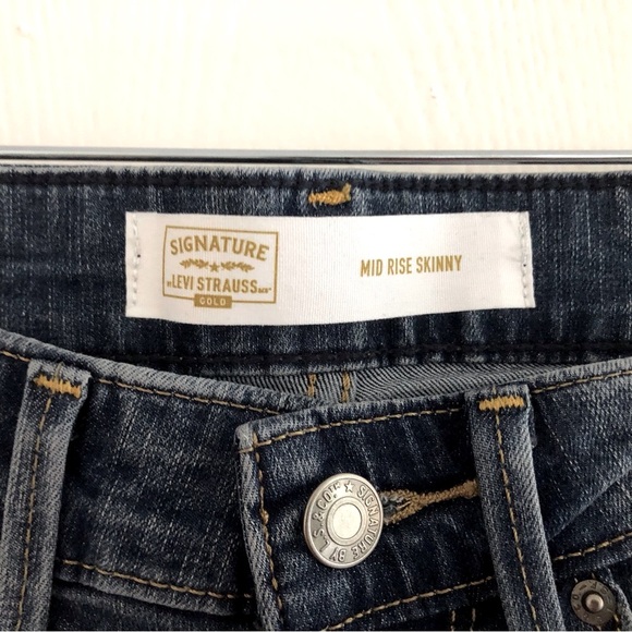 Like New Levi Strauss midrise skinny jeans - Picture 5 of 5